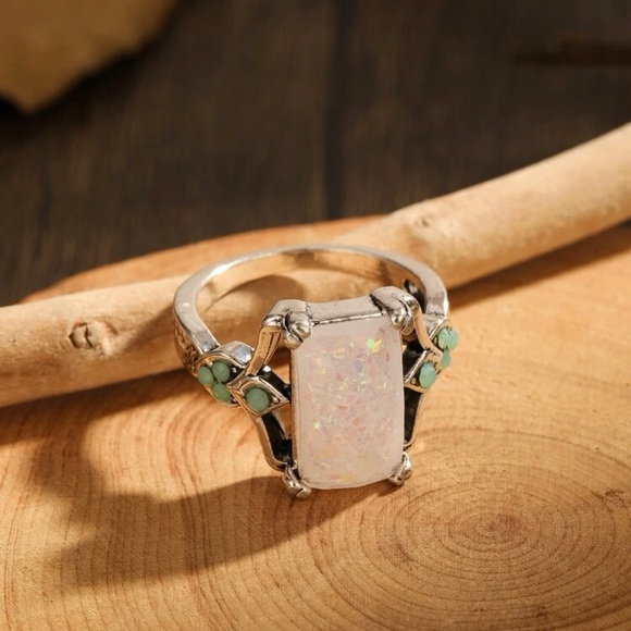 Rectangle Gemstone Decor Ring - Picture 2 of 4